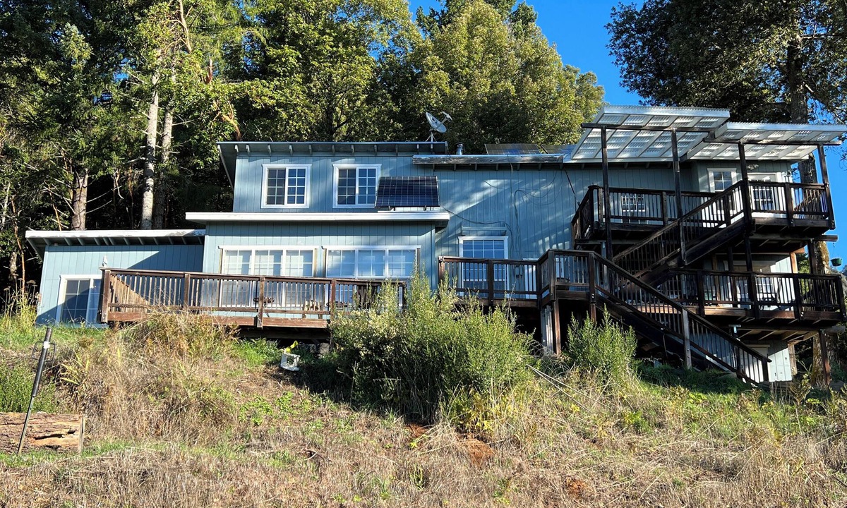 Redway House | Tranquil 2-bedroom country house on beautiful Bear Buttes with 40 mile views.