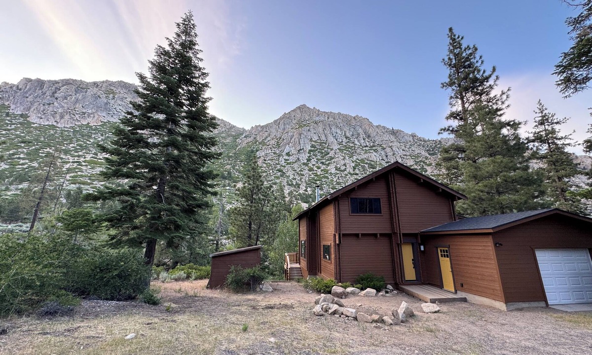 Mesa Vista Cabin | Tranquil 3-bedroom Cabin on Carson River in Markleeville