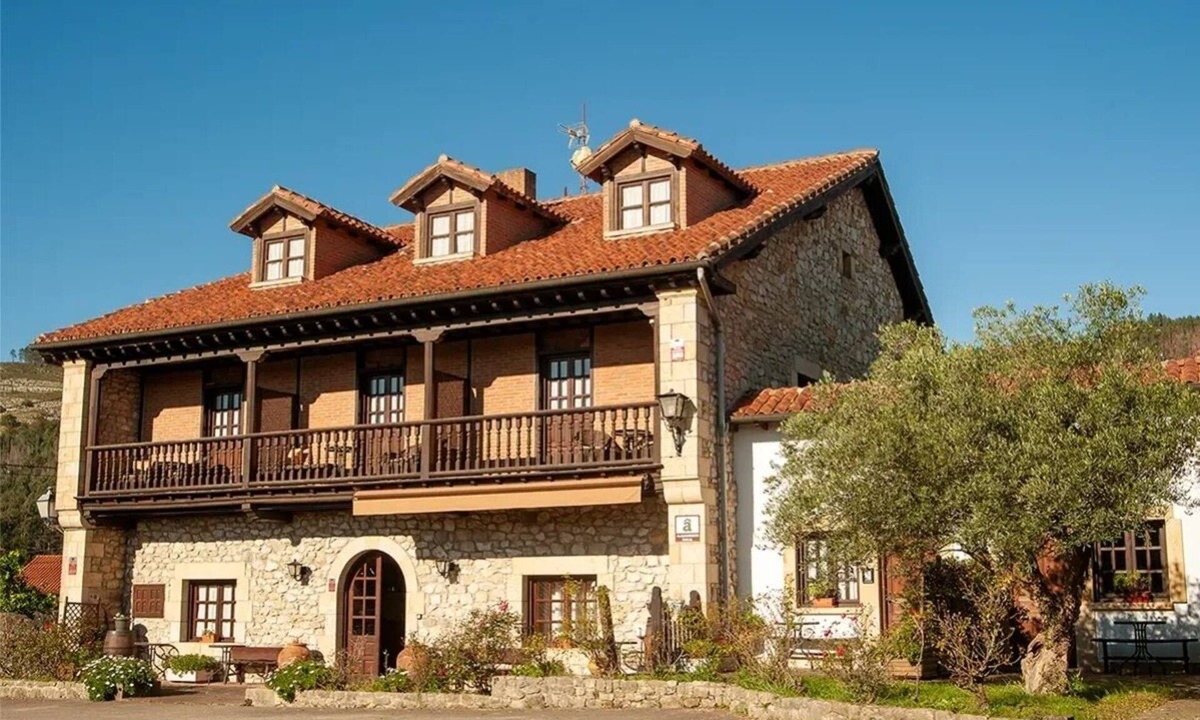 Alfoz de Lloredo Hotel | Trisileja en Posada la Busta