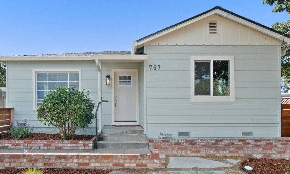Monterey House | Unforgettable vacation house in desirable New Monterey!