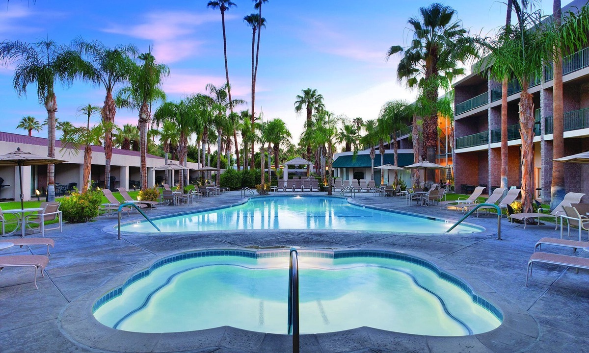 Uptown Design District Resort | Unique dining spots, nightlife and entertainment!
