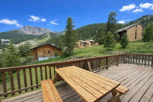 Les Claux Apartment | Vars grand appt 4ch Terrasse 100m des pistes