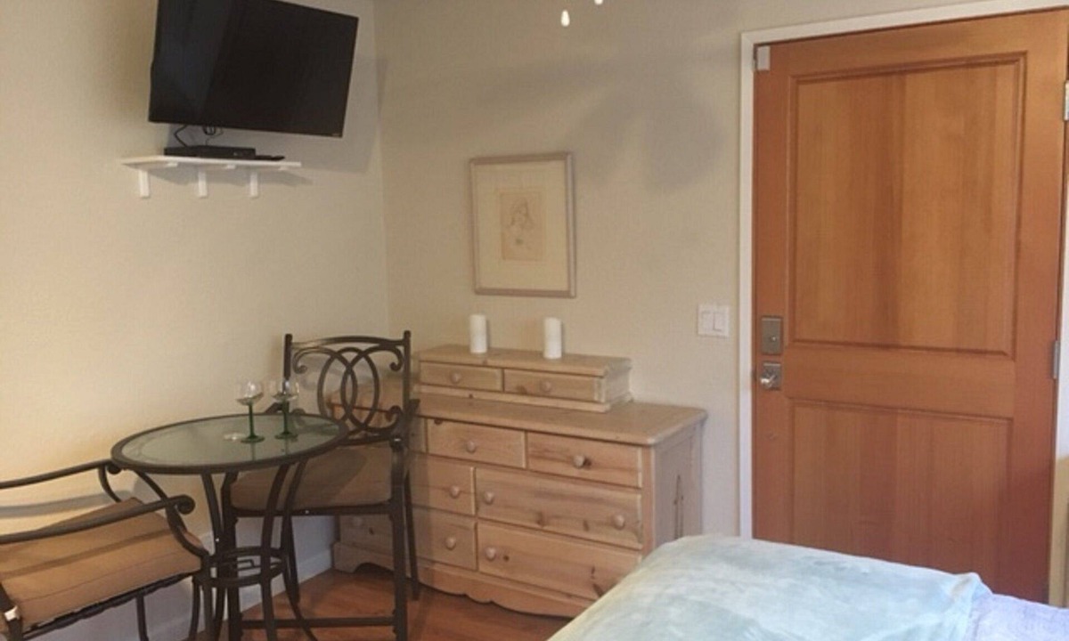 Leucadia House | Very quiet and peaceful room with private entrance and private bath