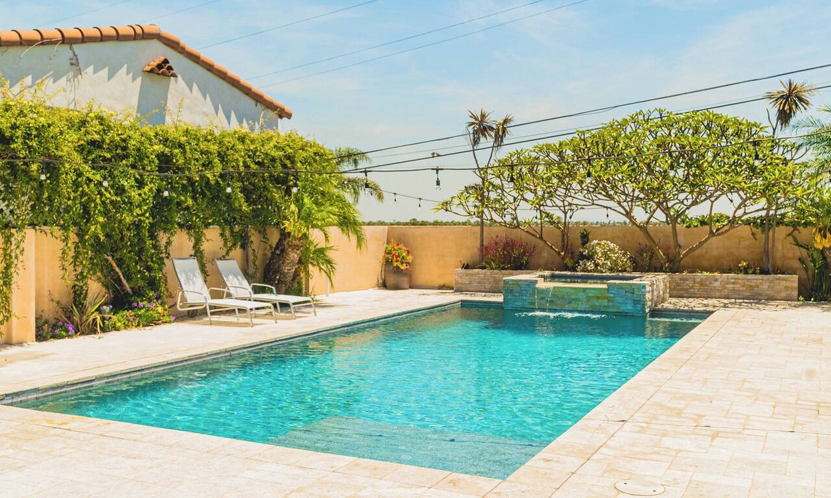 View Park-Windsor Hills Apartment | View Park with Private Pool