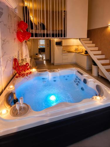 Saint-Laurent-du-Var Apartment | Villa Bono Romantic Suite & Private Jacuzzi