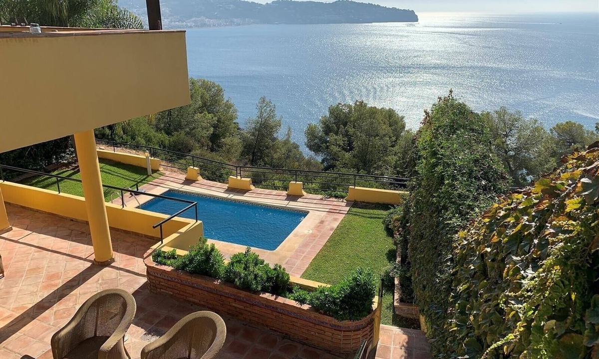 Almunecar Villa | Villa "Casa Heidi" with Sea View, Pool, Balcony, Air Conditioning & Wi-Fi