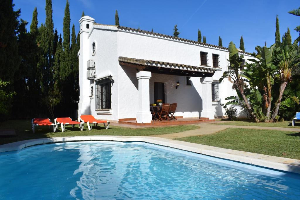 Conil de la Frontera Villa | Villa Esterlicia by Fontanilla Del Mar Holidays Rentals