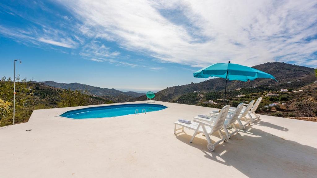 Sayalonga Villa | Villa Felicidad Sayalonga by Ruralidays