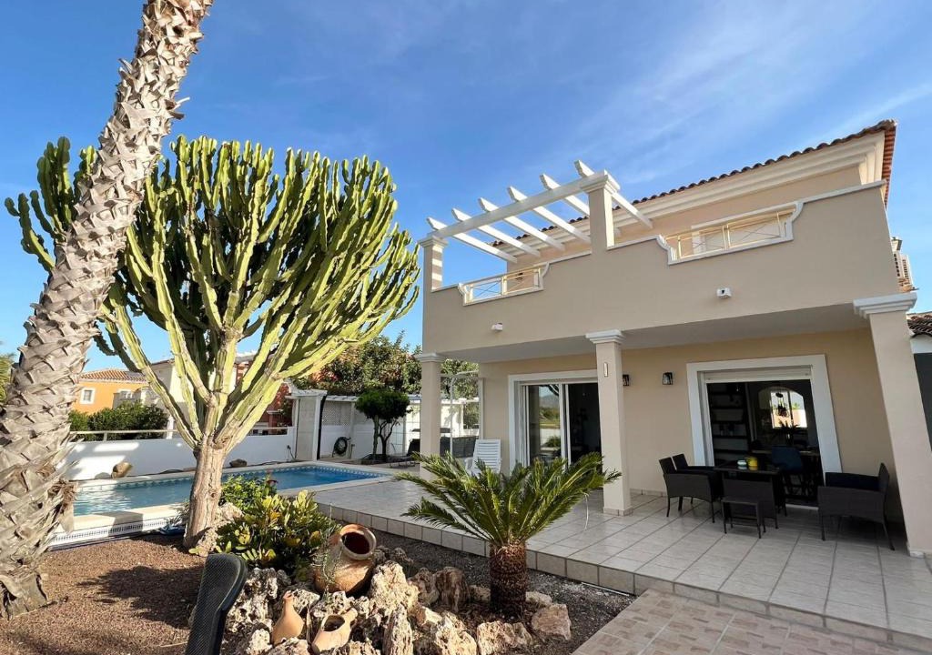 Caserio Los Tarquinos Villa | Villa Hermosa with a private pool