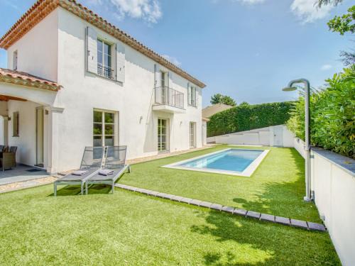 Plan-de-la-Tour Villa | Villa in Le Plan-de-la-Tour with Pool