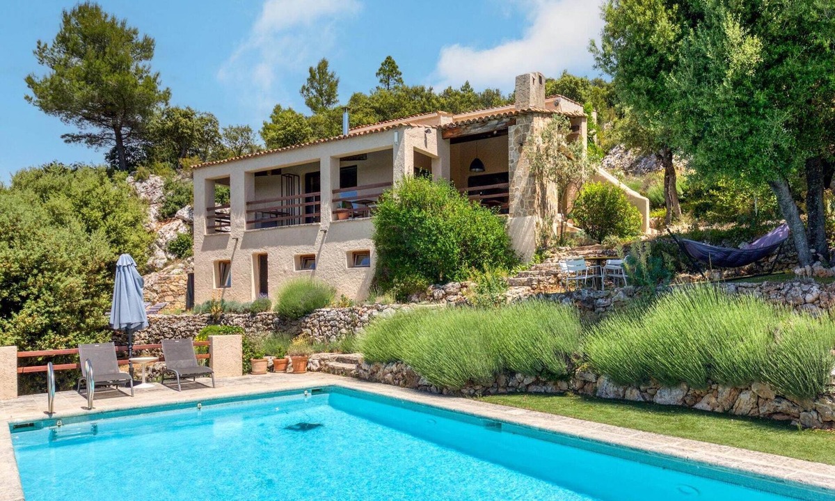 Villecroze Villa | Villa with heated pool, pétanque, spa & view