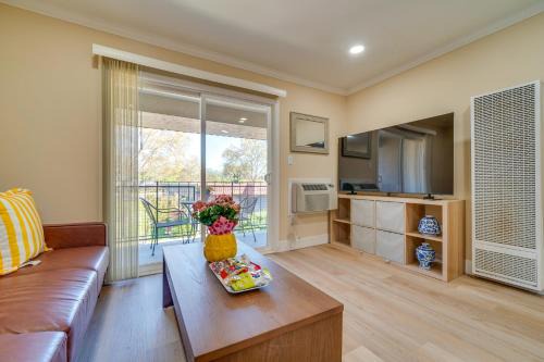 Pleasanton House | Walkable Pleasanton Condo Near Downtown w/Balcony