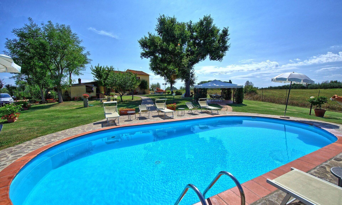 Le Piazze Villa | Wonderful private villa with WIFI, private pool, TV, pets allowed, panoramic view, close to Arezzo