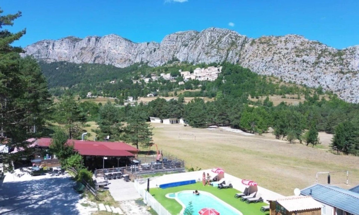 Saint-Auban House | ZEcamping 2 étoiles piscine chauffée locatif TV clim 20m2 2 pers