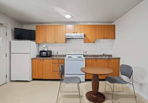 (Cozy studio, 1BED, 1BA, w/ kitchen)