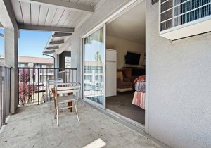 (Cozy studio, 2BED, 1BA, No kitchen)