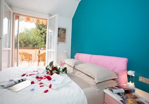 Ispra Villa Sleeps 6 Pool in Ispra