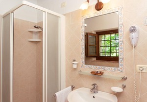 Jacopo' flat with shared pool in Rapale