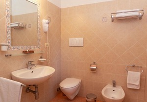 Jacopo' flat with shared pool in Rapale