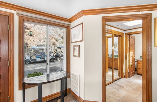 Avalon House | 122MT-Ocean VIEWS! 3BDR Avalon House, ,Harbor and City Views, A/C, 6-Seater Cart