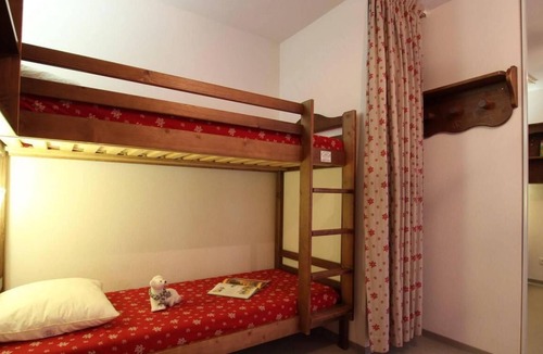 Pelvoux Apartment | 150m from ski slopes, 2nd floor, view mountain, balcony, tv, 36m², Pelvoux