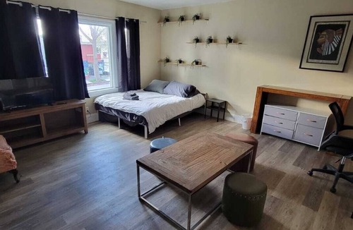 Southwest Berkeley Apartment | 2 Bdrm Private Apartment in Berkeley