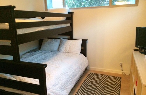 Hollywood Beach Condo | 2 Bedroom 1 Bath Fully Furnished Beach Condo in Oxnard, CA