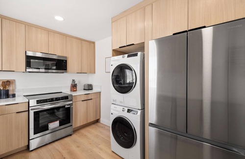 The Strand Condo | 2 Bedroom 1 Block From the Sand Manhattan Beach