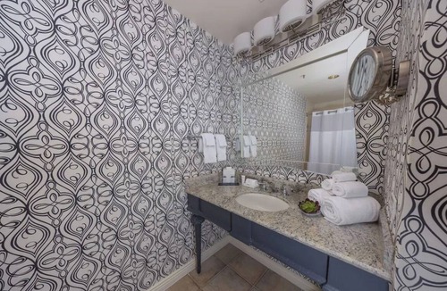 Theater District Hotel | 2 Contemporary Rooms w/Double Beds a Mile from Union Square - Pet-friendly