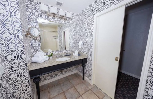 Theater District Hotel | 2 Contemporary Rooms w/Double Beds a Mile from Union Square - Pet-friendly