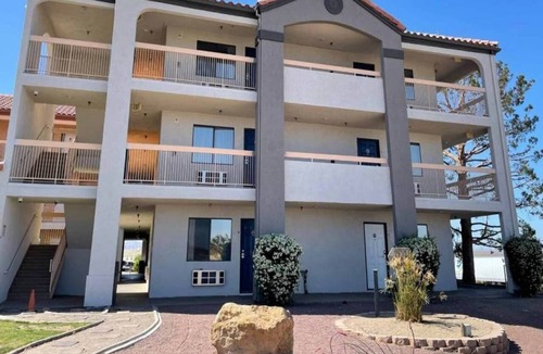 Barstow Apartment | 2 Queen Beds|Suite,Non-Smoking