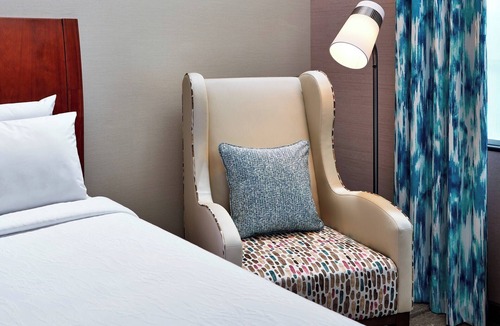 Valencia Hotel | 2 Units | Dual Queen Beds | 0.1 Miles to Six Flags Magic Mountain Theme Park