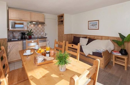 Briancon Apartment | 200m from resort center, 3rd floor, balcony, tv, ski locker, 40m², Serre Chevalier