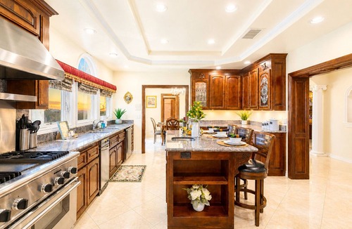 Perris House | 25% Off All July! -Pool, Jacuzzi, & Amazing Views