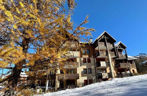 Les Claux Apartment | 250m from shops, 1st floor, balcony, tv, ski locker, 48m², Vars