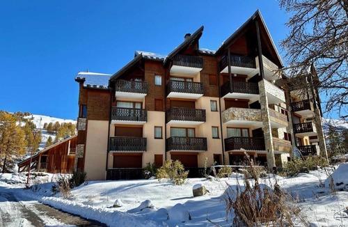 Les Claux Apartment | 250m from shops, 1st floor, balcony, tv, ski locker, 48m², Vars