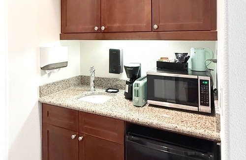 La Quinta Villa | 3 BR Villa w/Kitchen, Pool Views + Balconies
