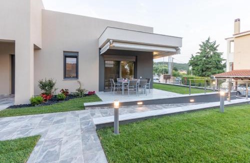 Nea Iraklitsa House | 3 DOORS VILLAS