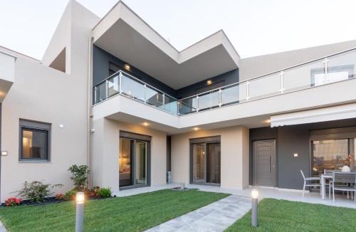 Nea Iraklitsa House | 3 DOORS VILLAS