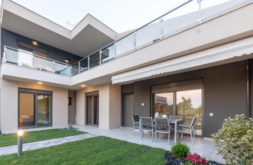 Nea Iraklitsa House | 3 DOORS VILLAS