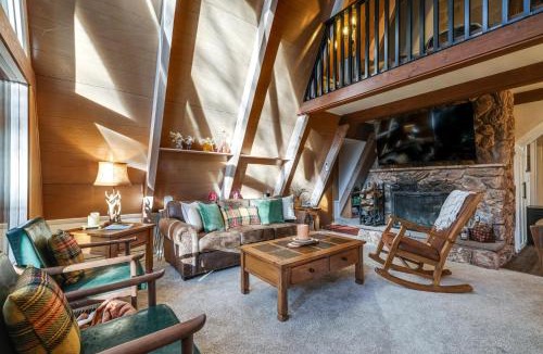 Dorrington House | 3 Mi to Calaveras Big Trees: Cabin w/Fire Pit!