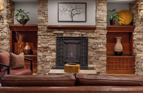 Sacramento Hotel | 3 Pet-Friendly Suites Near Cal State Sacramento – Perfect for Relaxation