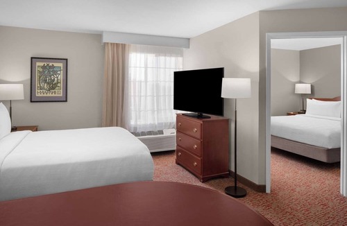 Sacramento Hotel | 3 Pet-Friendly Suites Near Cal State Sacramento – Perfect for Relaxation