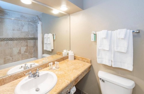 Rancho Santa Fe Hotel | 3 Relieving Getaway Stay with Pool, Spa & Rancho Santa Fe Views