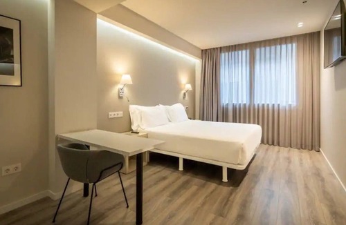 Castanos Hotel | 3 Units | Explore Bilbao's Wonders from a Modern Suite Near Guggenheim