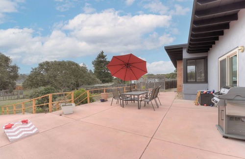 Del Rey Oaks House | 3956 La Casa de Estrella Marie - Backyard Games!