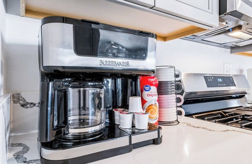 Holiday Shores House | 4 BDR 2 mins from the River- Sleeps 12