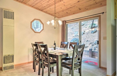 Dorrington House | 4 Mi to Big Tree State Park: Serene Cabin w/Deck