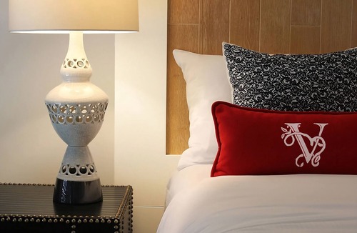 San Jose Hotel | 4 Spacious Units Close to Washington Park! Parking & Outdoor Swimming Pool