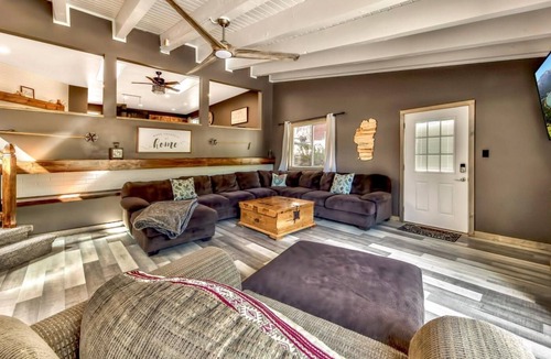 Upper Kingsbury House | 5 Bedroom w/ Den - 5 Bath - Large Hot Tub - Large Game Room, etc..